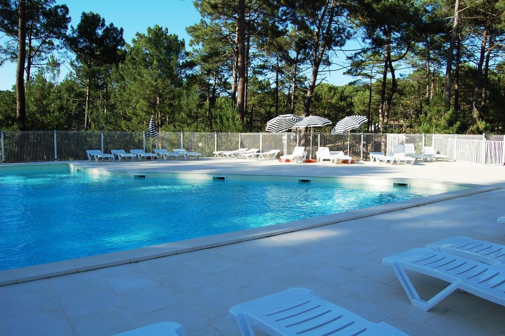 Hotel Vtf Les Oyats Sylvadoures Maubuisson Exterior foto